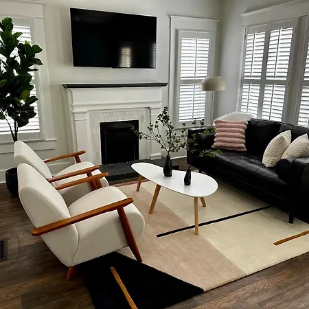 Newly Renovated Cottage Including Driveway In Downtown Murfreesboro